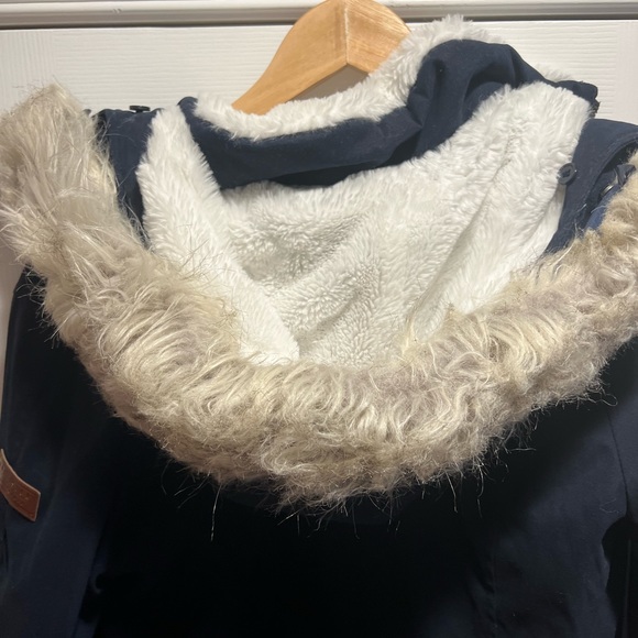 Women’s Hollister 3/4 Parka Coat with Fur trimmed hood. - Picture 3 of 6